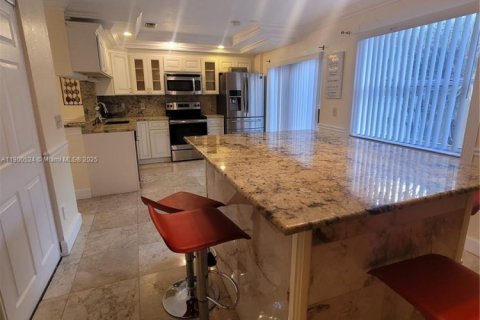 Снять в аренду виллу или дом в Пемброк-Пайнс, Флорида 3 спальни, 135.27м2, № 1952349 - фото 5