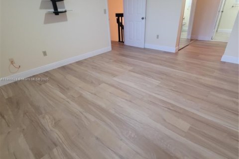 Снять в аренду виллу или дом в Пемброк-Пайнс, Флорида 3 спальни, 135.27м2, № 1952349 - фото 19