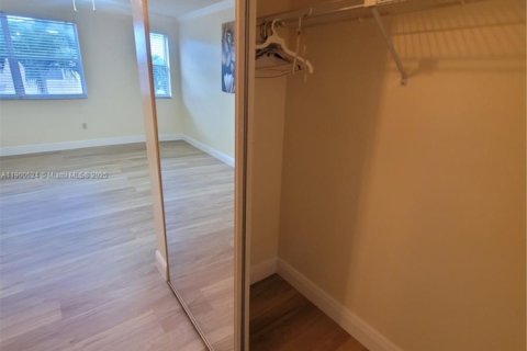 Снять в аренду виллу или дом в Пемброк-Пайнс, Флорида 3 спальни, 135.27м2, № 1952349 - фото 22