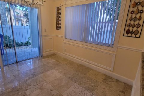 Снять в аренду виллу или дом в Пемброк-Пайнс, Флорида 3 спальни, 135.27м2, № 1952349 - фото 7