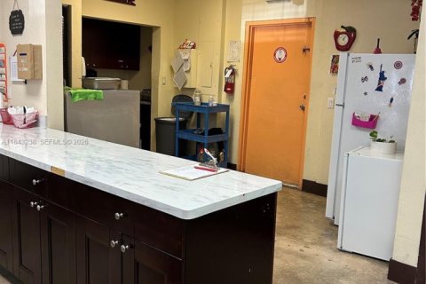 Commercial property in Miami, Florida № 2067590 - photo 5