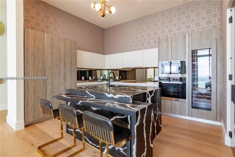 Copropriété à vendre à Miami, Floride: 5 chambres, 337.51 m2 № 1976659 - photo 5