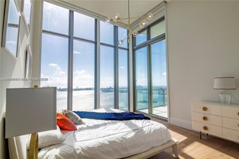 Copropriété à vendre à Miami, Floride: 5 chambres, 337.51 m2 № 1976659 - photo 14