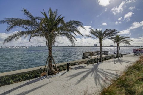 Copropriété à vendre à Miami, Floride: 5 chambres, 337.51 m2 № 1976659 - photo 26