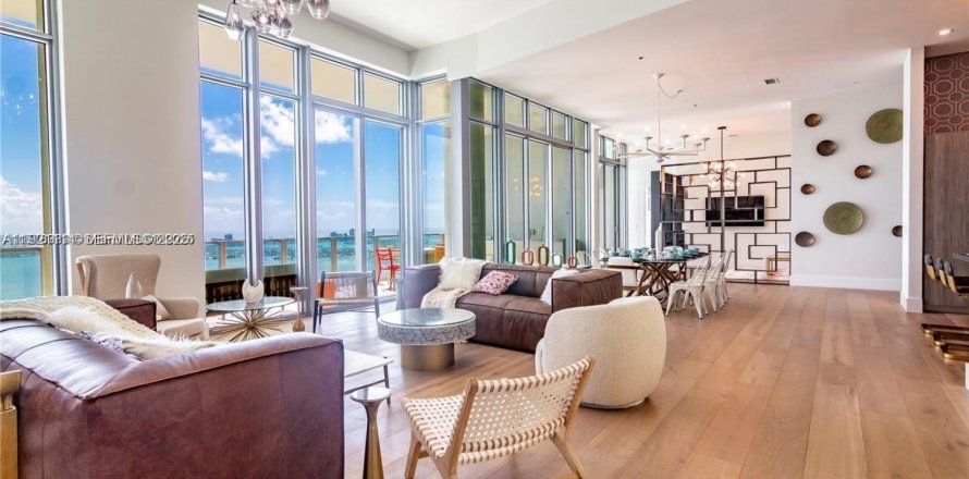 Condo à Miami, Floride, 5 chambres  № 1976659