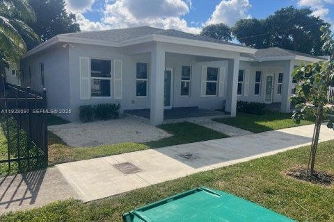 Propiedad comercial en venta en Miami, Florida № 1986897 - foto 3