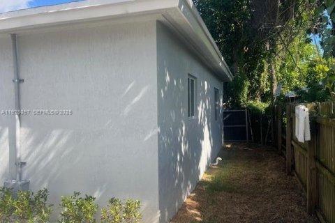 Propiedad comercial en venta en Miami, Florida № 1986897 - foto 9