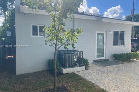 Propiedad comercial en venta en Miami, Florida № 1986897 - foto 7