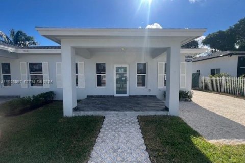 Propiedad comercial en venta en Miami, Florida № 1986897 - foto 5