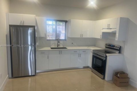 Propiedad comercial en venta en Miami, Florida № 1986897 - foto 13