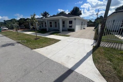 Propiedad comercial en venta en Miami, Florida № 1986897 - foto 22