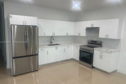 Propiedad comercial en venta en Miami, Florida № 1986897 - foto 15