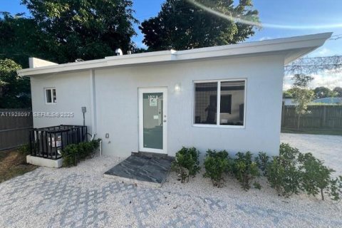 Propiedad comercial en venta en Miami, Florida № 1986897 - foto 10