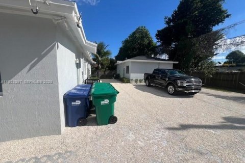 Propiedad comercial en venta en Miami, Florida № 1986897 - foto 19