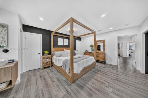House in Miami, Florida 5 bedrooms, 177.35 sq.m. № 2401377 - photo 18