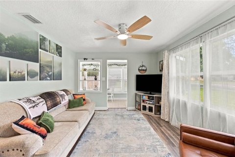 House in DeBary, Florida 2 bedrooms, 75.81 sq.m. № 2397010 - photo 7