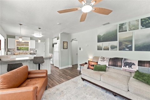 House in DeBary, Florida 2 bedrooms, 75.81 sq.m. № 2397010 - photo 9