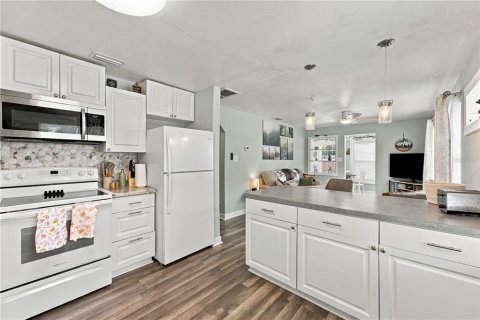 House in DeBary, Florida 2 bedrooms, 75.81 sq.m. № 2397010 - photo 12