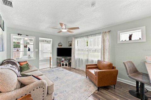 House in DeBary, Florida 2 bedrooms, 75.81 sq.m. № 2397010 - photo 8