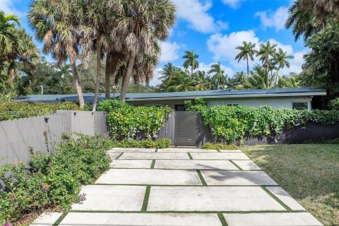 House in Miami, Florida 4 bedrooms, 253.53 sq.m. № 2046761 - photo 9