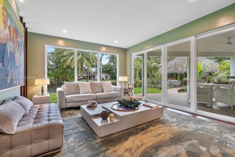 House in Miami, Florida 4 bedrooms, 253.53 sq.m. № 2046761 - photo 18