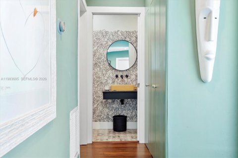 House in Miami, Florida 4 bedrooms, 253.53 sq.m. № 2046761 - photo 26