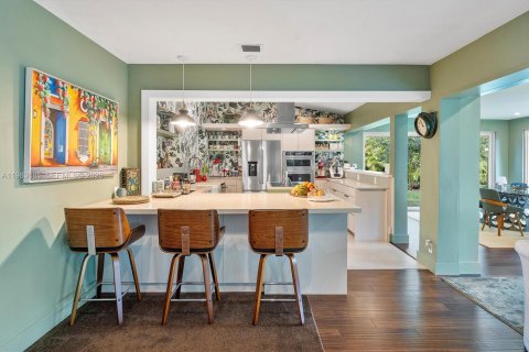 House in Miami, Florida 4 bedrooms, 253.53 sq.m. № 2046761 - photo 16