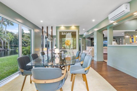 House in Miami, Florida 4 bedrooms, 253.53 sq.m. № 2046761 - photo 24