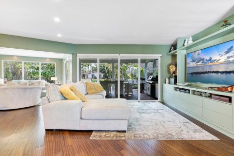 House in Miami, Florida 4 bedrooms, 253.53 sq.m. № 2046761 - photo 11