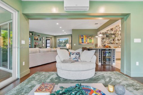 House in Miami, Florida 4 bedrooms, 253.53 sq.m. № 2046761 - photo 19