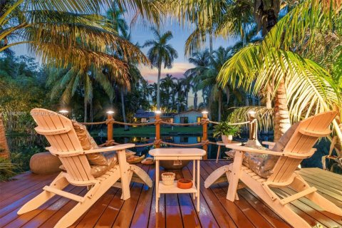 House in Miami, Florida 4 bedrooms, 253.53 sq.m. № 2046761 - photo 6