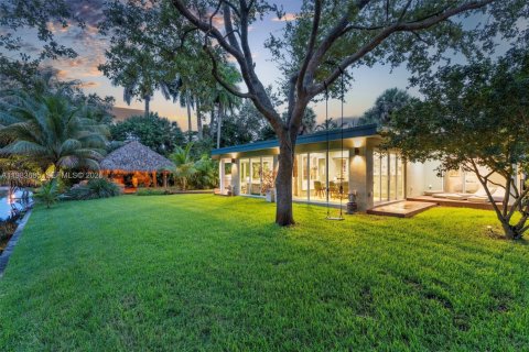 House in Miami, Florida 4 bedrooms, 253.53 sq.m. № 2046761 - photo 3