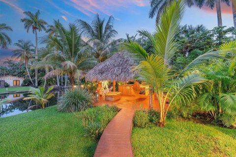 House in Miami, Florida 4 bedrooms, 253.53 sq.m. № 2046761 - photo 5