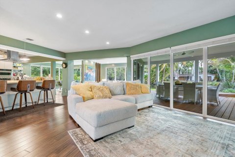 House in Miami, Florida 4 bedrooms, 253.53 sq.m. № 2046761 - photo 14