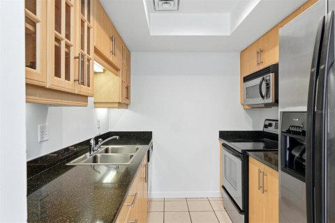 Copropriété à vendre à Sarasota, Floride: 2 chambres, 134.99 m2 № 2406257 - photo 10