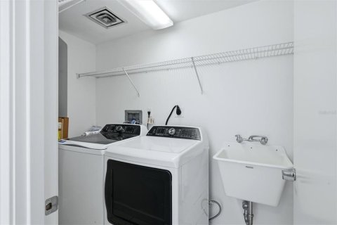 Copropriété à vendre à Sarasota, Floride: 2 chambres, 134.99 m2 № 2406257 - photo 16