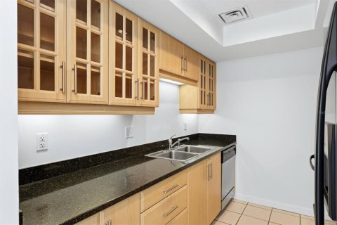 Copropriété à vendre à Sarasota, Floride: 2 chambres, 134.99 m2 № 2406257 - photo 11