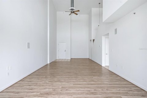 Copropriété à vendre à Sarasota, Floride: 2 chambres, 134.99 m2 № 2406257 - photo 8