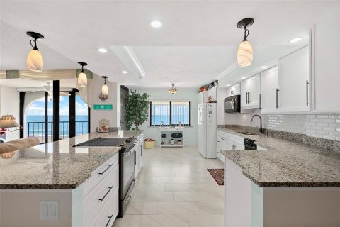 Copropriété à vendre à Daytona Beach Shores, Floride: 2 chambres, 157.93 m2 № 2334052 - photo 6