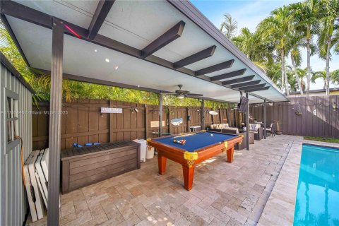 House in Miami, Florida 3 bedrooms, 179.3 sq.m. № 1730240 - photo 23