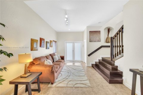 House in Miami, Florida 3 bedrooms, 179.3 sq.m. № 1730240 - photo 6