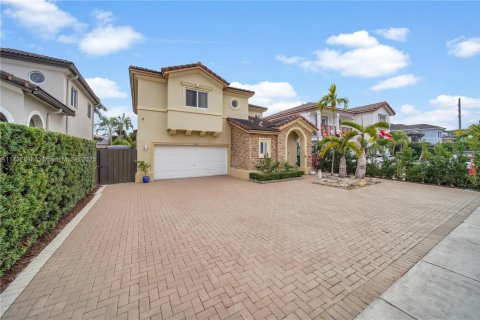House in Miami, Florida 3 bedrooms, 179.3 sq.m. № 1730240 - photo 3
