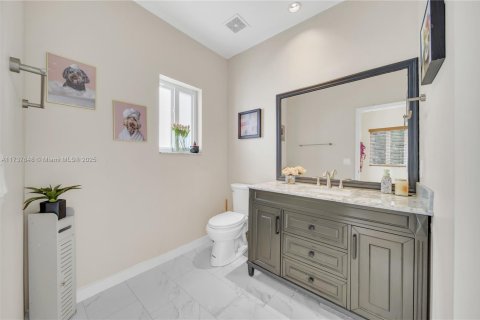 House in Miami, Florida 3 bedrooms, 179.3 sq.m. № 1730240 - photo 13