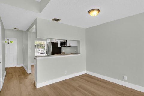 Touwnhouse à vendre à Weston, Floride: 2 chambres, 103.12 m2 № 2415637 - photo 8