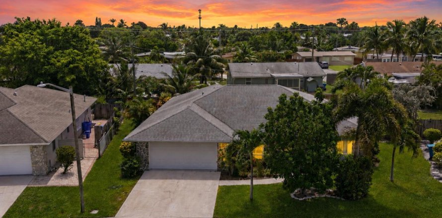 Villa ou maison à Lantana, Floride 3 chambres, 162.02 m2 № 2254900