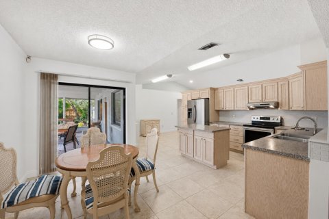 Villa ou maison à vendre à Lantana, Floride: 3 chambres, 162.02 m2 № 2254900 - photo 9