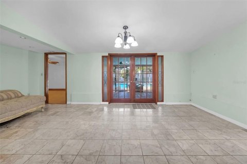 House in Saint Petersburg, Florida 3 bedrooms, 183.2 sq.m. № 1902177 - photo 14