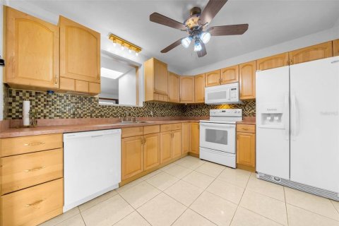 House in Saint Petersburg, Florida 3 bedrooms, 183.2 sq.m. № 1902177 - photo 12