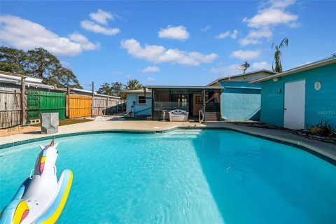 House in Saint Petersburg, Florida 3 bedrooms, 183.2 sq.m. № 1902177 - photo 27