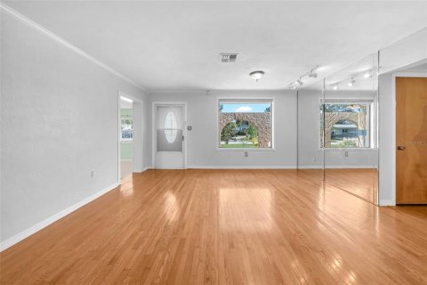House in Saint Petersburg, Florida 3 bedrooms, 183.2 sq.m. № 1902177 - photo 5